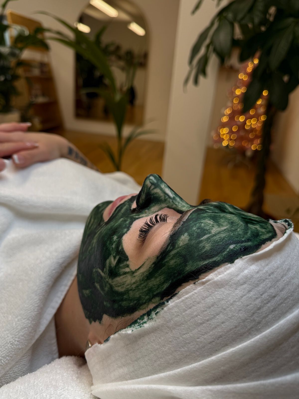 Bio-Microneedling mit Algen-Peeling in der Ästhetikoase Ebikon